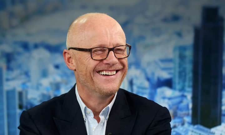 Platz 10: John Caudwell Auch der Brite drückte nicht lange die Schulbank: Der Phones-4U-Gründer ging mit 15 Jahren von der Schule ab und machte als einflussreicher Geschäftsmann in der britischen Mobilbranche sein Geld - insgesamt 2,7 Milliarden Dollar.