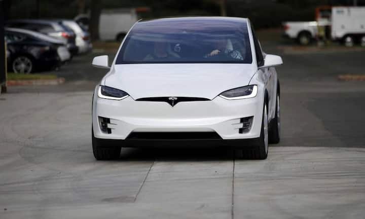 Das Model X hat einen biologischen Luftfilter, der gereinigte Luft in Ihr Auto lässt, ganz gleich was draussen vor sich geht. Der Filter soll selbst vor Bio-Waffen schützen. Keystone