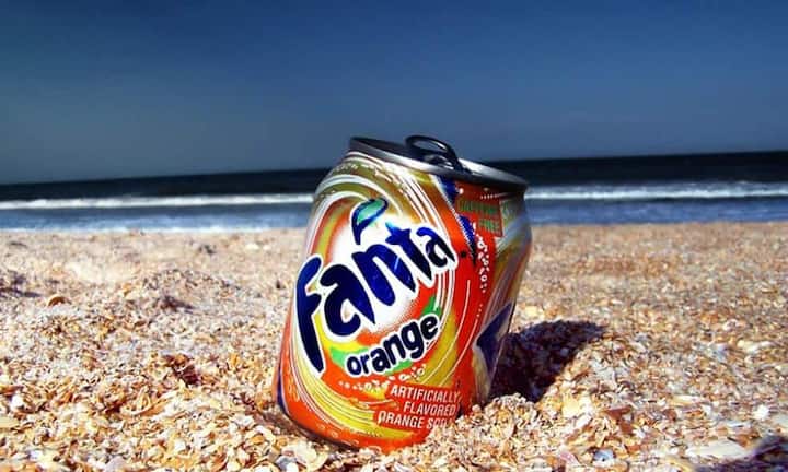 FantaFanta wurde erfunden, weil während des Zweiten Weltkrieges keine Coca-Cola nach Deutschland importiert werden durfte. Darum entwickelte der deutsche Coca-Cola-Chefchemiker Dr. Schetelig ein neues Getränk. CC/flickr/Deus XFlorida