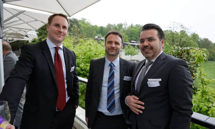 v.l.n.r. Simon Kalbermatten, Patrik Zindel; Mettler-Toledo (Schweiz) GmbH, Hansjörg Pezzei: Aon M&A Solution EMEA / MENA