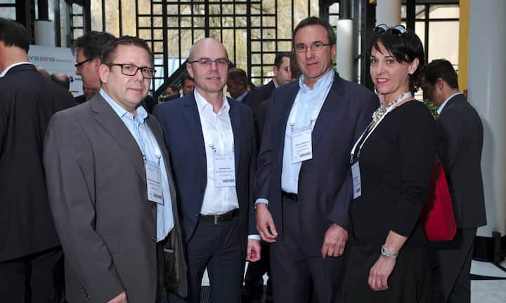 Bruno Frommenwiler, Bereichsleiter ICT Services, Alpiq InTec Ost AG;
Andreas Etter, Geschäftsfeldleiter Neue Märkte, Kummler+Matter AG;
Andreas Wieland, CEO Olympia 2026, Hamilton Bonaduz AG;
Barla Cahannes, Advokatur- und Notariatsbüro, Olympia 2026 (v.l.n.r.) Bilder: Markus Senn