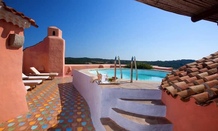 Eine Nacht in der dreistöckigen Präsidentensuite im Cala di Volpe auf Sardinien kostet 21'2000 Franken.