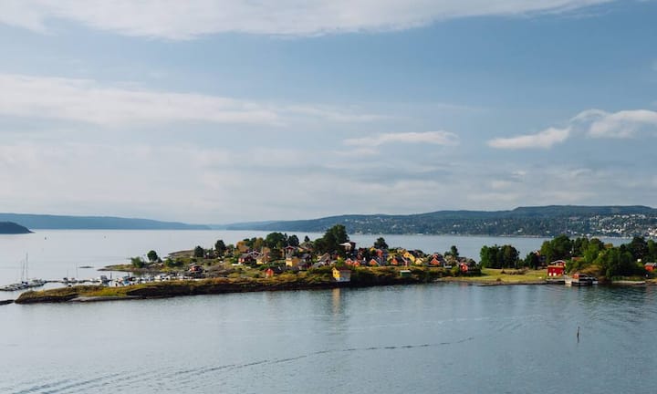 Platz 2: Norwegen Norwegen wurde als Hochpreis-Weltmeister im Big-Mac-Index verdrängt. Mit einem immer noch stolzen Big-Mac-Preis in Höhe von 6,30 Dollar liegt das Land nur noch auf dem zweiten Rang.Benson Kua/Flickr/CC