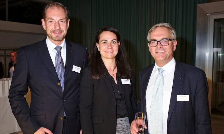 Christoph Baggenstos, Credit Suisse AG;
Claudia Baggenstos, Zutt & Partner;
Peter Hartmeier, Lemongrass Communications AG