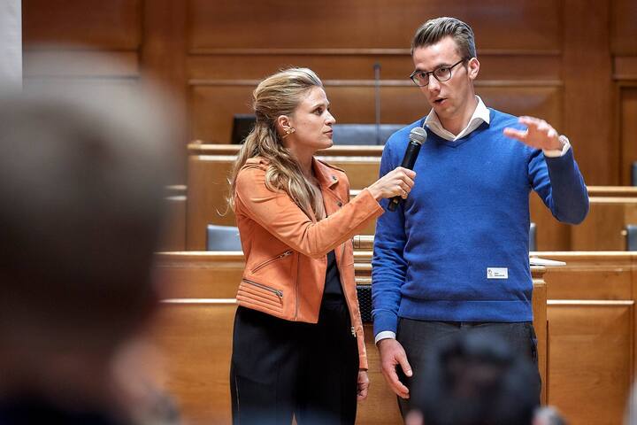 Preisverleihung des 5vor12-Preis fuer Deregulierung von StrategieDialog21 und dem Swiss Venture Club im Rathaus Bern. Nathaly Bachmann, CEO Essence Relations, Andri Silberschmidt, Nationalrat FDP. © Adrian Moser / Bilanz
