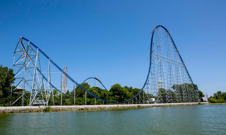 Die Schweiz ist eine Weltmacht im Bau von Achterbahnen. Führend im Bau von Coastern ist Intamin, mit Wurzeln im Wallis und in Schwyz. Das Bild zeigt die spektakulär schnelle «Millennium Force» in Ohio.