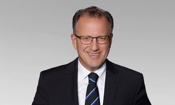 SportrechtIm Sportrecht zählt das Anwaltsbüro Bär & Karrer (im Bild Michele Bernasconi) zu den besten. Seine Anwälte regeln die Rechte von oder gegenüber Sportlern und Sportverbänden. Das beinhaltet zum Beispiel Fragen zu Vertragsverhandlungen, Sponsoring und Lizenzierung.