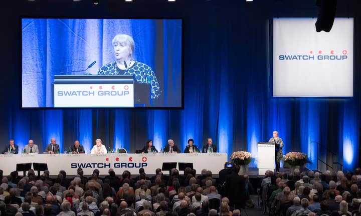 Ein Besuch der Generalversammlung der Swatch Group lohnt sich: Jeder Aktionär bekommt als Give-away eine Swatch-Uhr geschenkt.