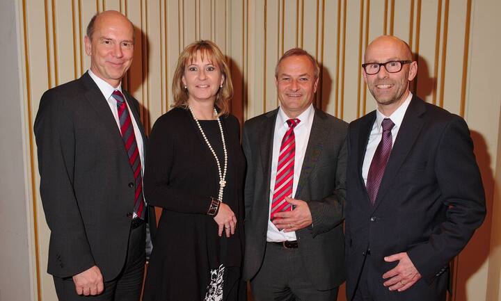 Albert Angehrn, Leiter Large Swiss Corporates, Credit Suisse AG;
Barbara A. Heller, CEO, Swiss Proxy Advisor;
Christoph Lengwiler, Jurypräsident Swiss CFO of the Year;
Martin Nay, Mitglied der Geschäftsleitung, BDO AGBilder:Markus Senn