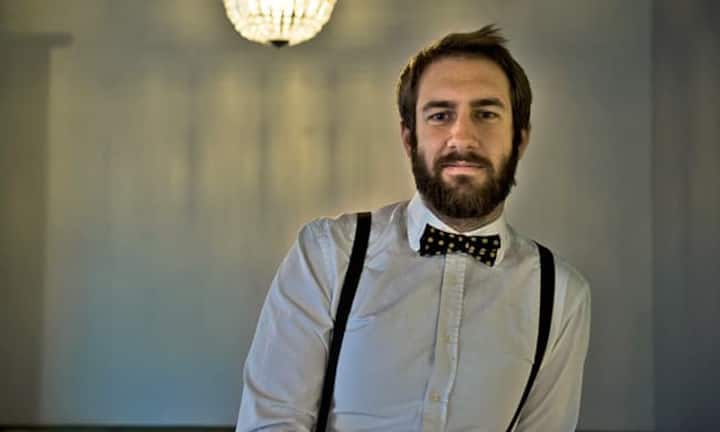 Yves Schaffter von der Zürcher Dante Bar weiss alles über Gin und teilt sein Wissen gerne mit seinen Gästen.