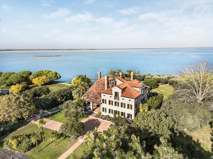 Für 22 Millionen Franken zu verkaufen: Eine Privatinsel der Swarovski-Erben in der Lagune von Venedig.