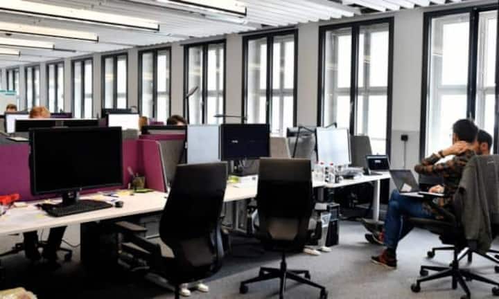 «Wir haben nun ein geringeres Budget, deshalb müssen wir Sie auf einer niedrigeren Position einstellen.» Dies ist kein gutes Zeichen, denn der Umgang im Bewerbungsgespräch ist ein Indikator für die Zusammenarbeit. Der Arbeitgeber sollte Ihr Talent und Engagement schätzen.Wie man nach dem Jobverlust den Wiedereinstieg schafft, lesen Sie hier.