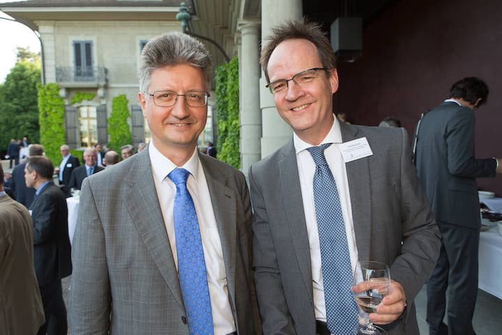 Urs Leimbacher, Head of Public Affairs, Swiss RE; Philippe Guex, Botschafter, EDA