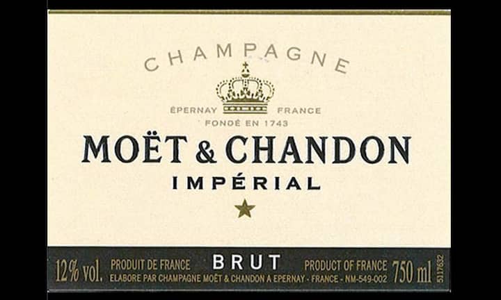 Moët & Chandon Impérial. Er basiert zu 80 Prozent auf roten Trauben, die dem Champagner Struktur und Rundung verleihen. Das Bouquet wird von frischen Früchten, etwa Apfel, Pfirsich und Zitrusfrüchten, aber auch Brioches dominiert. Der Geschmack überzeugt mit Frische und Tonus, einer geradlinigen, eleganten Struktur sowie nachhaltigem Abgang.