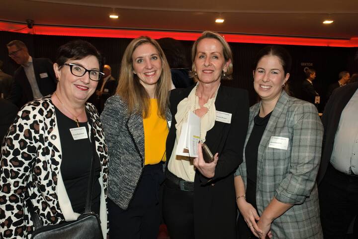 Sonja Bietenhard, Strategie-Beratung;Nadine Zollinger, upc;Therese Wenger, sunrise;Alexandrea Bini, upc