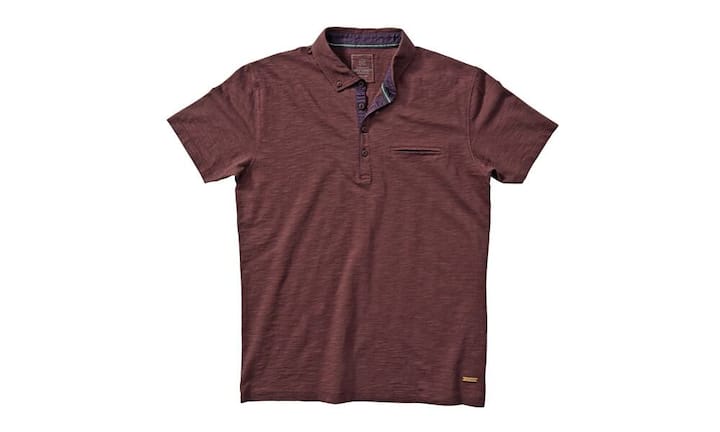 Casual: Navyboot
Eine «falsche» Brusttasche, Button-down-Kragen und das Label-Emblem am Bund sind Merkmale dieses weichen unifarbenen Poloshirts aus Baumwolle. Exklusiv bei Schild erhältlich. Preis 79.90 Franken