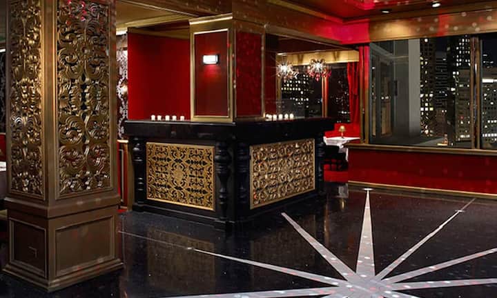 Platz 7 für den 807 Franken teuren Cocktail «Drinking the Stars». Den Drink mit Macallan 25-Year-Old-Single-Scotch und Garvey Pedro Ximenez Sherry aus dem Jahr 1860 kann man im «Harry Denton's Starlight Room» in San Francisco schlürfen. (Bild: starlightroomsf.com)