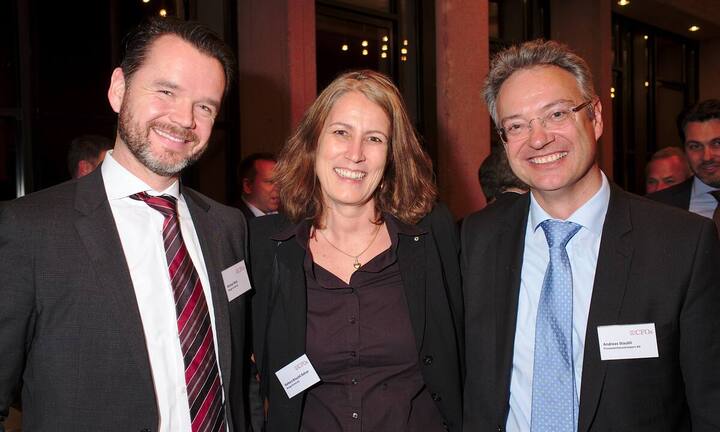 Michael Mraz, Partner, wenger & vieli Rechtsanwälte AG;
Barbara Brauchli Rohrer, Partnerin, wenger & vieli Rechtsanwälte AG;
Andreas Staubli, Managing Partner, PricewaterhouseCoopers AG