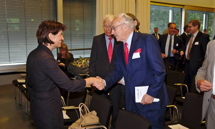 Sergio P. Ermotti, Group CEO, UBS AG;
Robert Studer, former CEO, UBS AG;
Rainer E. Gut, Honorary Chairman, Credit Suisse Group AG