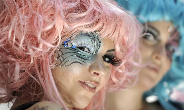 ...als sogenannte Cosplayer ihre Lieblingsfiguren. Im Mittelpunkt steht aber...