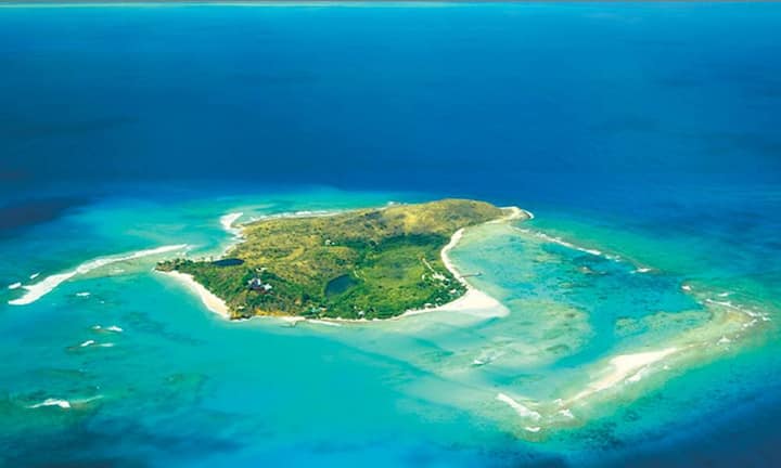 Pro Nacht zahlt man für die gesamte Insel etwa 37.000 Euro. Das beinhaltet einen Service, der alles bietet, was das Luxus-Herz begehrt.