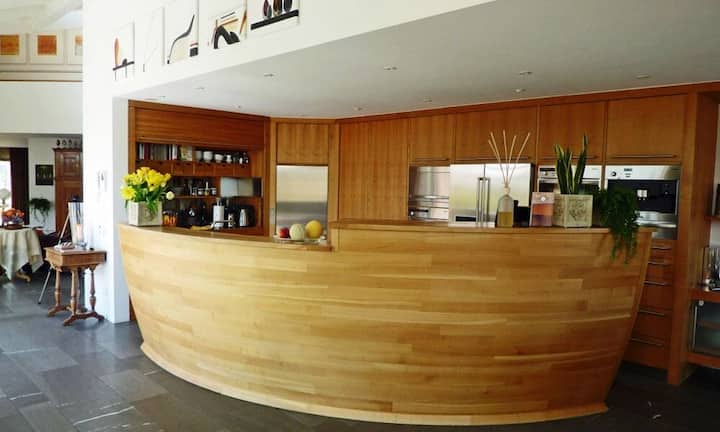 Die offene und moderne Küche...