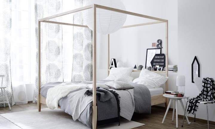 Dabei geht es darum einen künstlichen Kosmos zu schaffen, in dem die Leidenschaft dominiert.