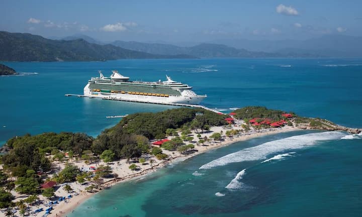 Platz 5: Freedom of the Seas. Auf dem fünften Platz landen wieder Luxuskreuzer der Royal Caribbean und zwar gleich drei Schwesterschiffe: Die Freedom of the Seas (Bild), die Liberty of the Seas sowie die Independence of the Seas. Alle drei haben eine Bruttoraumzahl von 154'407.Royal Caribbean