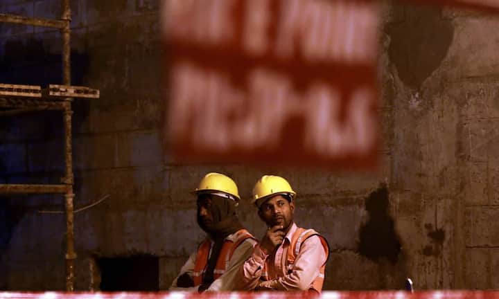 Platz 4: Neu Delhi: 360,3 Stunden für ein iPhone. Brot und Reis sind unterschiedlich teuer für einen Angestellten von dort: 73 Minuten Arbeit stecken in einem Kilo Reis, 23 Minuten in einem Laib Brot. Einen Big Mac gibt es nach 50 Minuten.