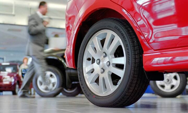 Einen neuen Opel Astra gibt es für rund 15'000 Euro, und für einen BMW X6 legt ihr etwa 60'000 Euro hin. Die Preise für einen Neuwagen können einem den Atem verschlagen. Aber welchen Schnitt machen die Hersteller dabei? Das Center Automotive Research (CAR) an der Universität Duisburg-Essen hat errechnet, wie viel Autobauer wirklich an einem Neuwagen verdienen. Die Studie, die «Focus Online» vorliegt, zeigt: Gross und teuer muss sich für die Hersteller nicht immer lohnen. Ein Überblick: