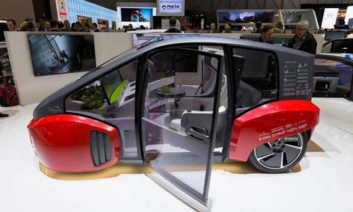 Ein Auto der Zukunft aus der Schweizer Ideenschmiede Rinspeed. Der wendige Zwerg mit dem Namen Oasis kann fast auf der Stelle drehen und hat als besonderes Gimmick einen Garten im Cockpit integriert. «Urban Gardening» im Auto, sozusagen.