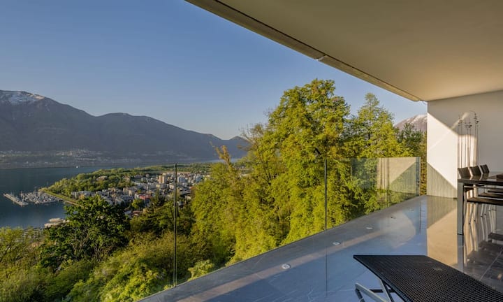 Mit 107 Quadratmetern gesamter Terrassenfläche hat man genügend Platz, um sich auch auf der Aussenfläche wohnlich einzurichten.