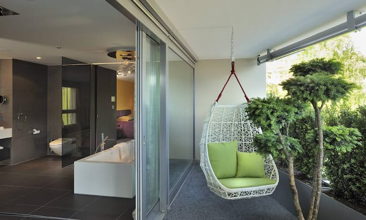 … führt zum Balkon.