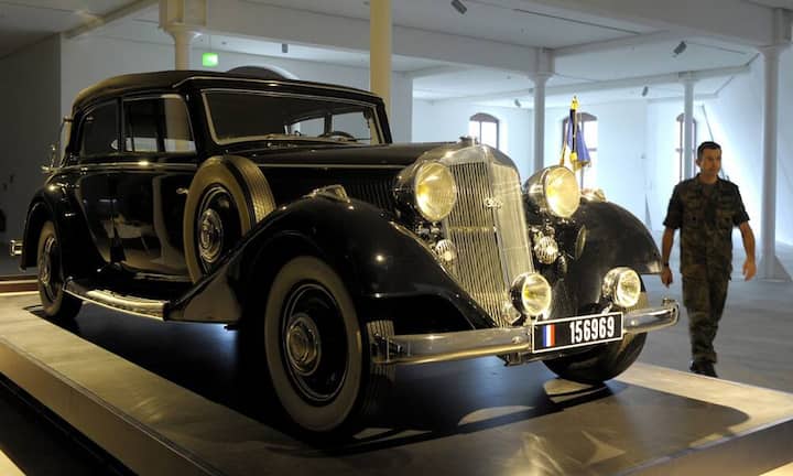 Ein gegen Ende des 2. Weltkrieges in Paris erbeuteter Horch 830 BL Sedan Cabriolet der deutschen Wehrmacht, der ab Kriegsende vom französischen Präsidenten Charles de Gaulle als Dienstfahrzeug genutzt wurde.