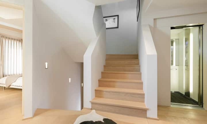 Die vier Schlafzimmer und drei Badezimmer verteilen sich auf zwei Etagen.