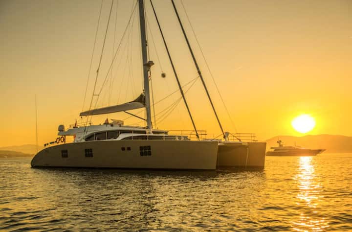 Auch eine Yacht gehört zum Inventar von Le Rosey.