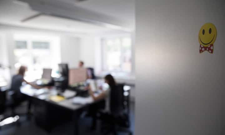 Das Institut Icommit hat die besten Arbeitgeber der Schweiz 2016 ermittelt. Dazu haben dieses Jahr 151 Unternehmen in der Schweiz und Liechtenstein an einer Umfrage teilgenommen. Mit über 45'000 Mitarbeitenden war es die bisher grösste Befragung seit Beginn vor 16 Jahren. Ausschlaggebende Kriterien dabei waren Struktur, Kultur, Führung, Anreize und Wissenstransfer. Das sind die Gewinner: