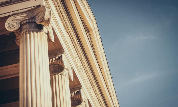 Einzahlungen in die Säule 3a: Die Einzahlungen in die dritte Säule können bis zu den Maximalbeträgen vom Einkommen abgezogen werden. Zudem sind sie bis zum Bezug nicht mehr als Vermögen zu versteuern. Der Höchstbetrag für die Säule 3a liegt bei 6768 Franken, bei Selbständigen bei 20 Prozent des Erwerbseinkommens, maximal 33'840 Franken.