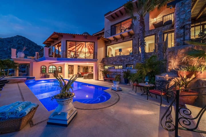 Exquisite 9 Bedroom Home with Unparalleled Luxury Amenities (c) Engel & Völkers Snell Real Estate (5).jpg