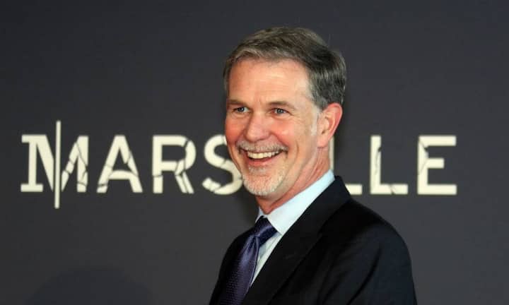 Vor seiner Unternehmerkarriere war Reed Hastings im Friedenskorps der USA in Swaziland unterwegs. Mit 31 Jahren startete er Pure Software, ein Debugging-Tool für Informatiker. Hastings verkaufte die Firma mit 37 Jahren für 750 Millionen Dollar. Mit dem Erlös konnte er den heute erfolgreichen Streamingdienst Netflix starten.
