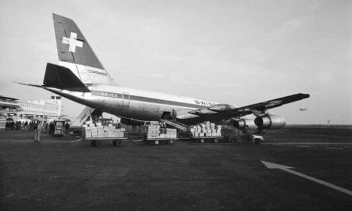 Die Geschichte der Swissair in Bildern:26. März 1931, ein historischer Tag in der Geschichte der Schweizer Luftfahrt: Die Swissair wird durch die Fusion der beiden Fluggesellschaften Ad Astra Aero und Balair von Balthasar Zimmermann und Walter Mittelholzer gegründet.