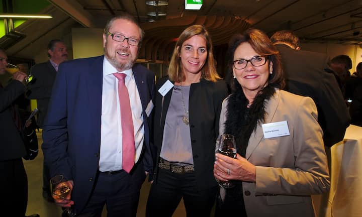 Reinhard Kern, Leiter Marktgebiet Firmenkunden Zürich-Nord, Zürcher Kantonalbank;
Gabi lagler, Leiterin Immobilien und Verkauf, W. Schmid Immobilien;
Martha Schmid, CFO, W. Schmid Immobilien