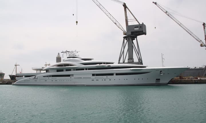 Platz 15: Maryah — 125 MeterEin 1991 in Polen gebautes Forschungsschiff, das in Grossbritannien zum Luxusdampfer umgebaut wurde. Jetzt kann die Maryah bis zu 54 Personen unterbringen. Piergiuliano Chesi/Wikimedia/CC