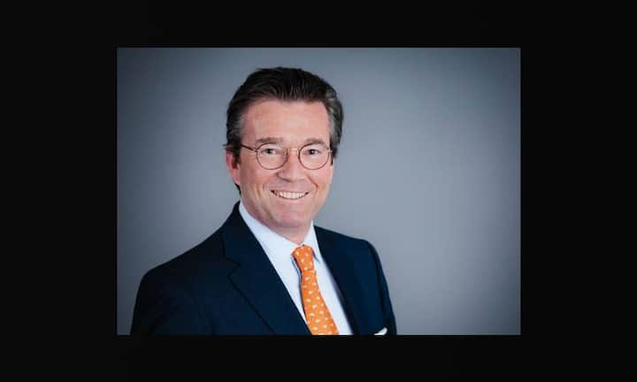 ...Anthonie Stal abwählen. Stal ist seit 2009 mit Schmid im Verwaltungsrat von Gategroup. Er war früher ein Topkadermann beim Konsumgütergiganten Unilever und ist heute Multiverwaltungsrat bei verschiedenen Nahrungsmittelfirmen.