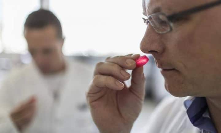 Auf Platz zwei der bestperformenden SMI-Titel landet Givaudan mit einem Plus von fast 39 Prozent. Mitte November wurde die Eröffnung eines technischen Zentrums in Dubai gemeldet. Doch bereits davor legte die Aktie kräftig zu.