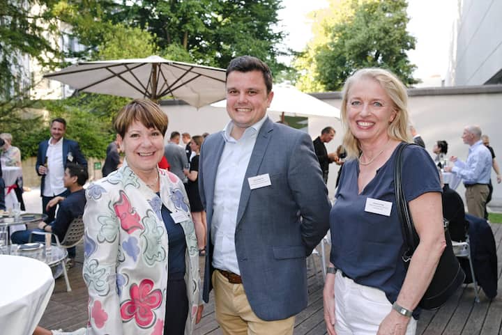 Von links: Barbara Mahrenholz, Preim AG Immobilienagentur; Samuel Wernli, Pax Schweizerische Lebensversicherungs-Gesellschaft; Giuliana Hug, Engel & Völkers Properties AG Zug