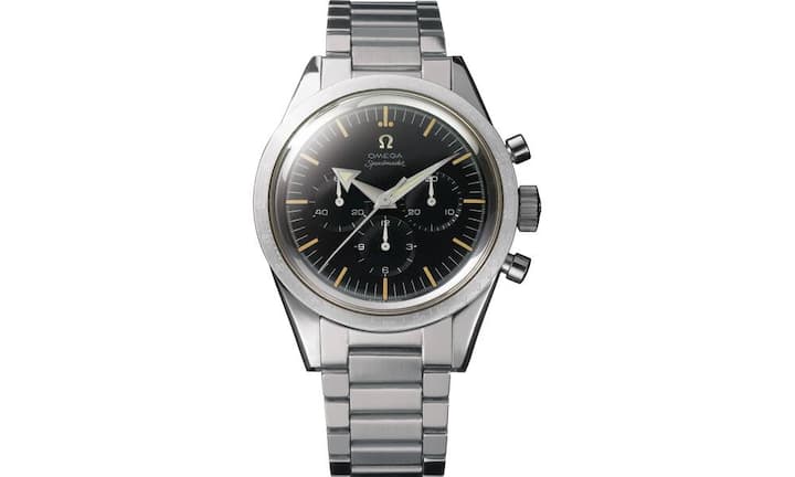 60 Jahre Omega Speedmaster - ein Rückblick:1957 - Broad Arrow1957 bringt die Sowjetunion mit Sputnik den ersten künstlichen Satelliten in die Erdumlaufbahn und schockiert damit die westliche Welt. Kurz zuvor hatte Omega die erste Speedmaster präsentiert, wegen der charakteristischen Zeigerform oft Broad Arrow genannt. Sie sollte als Monduhr Karriere machen, war aber ursprünglich als Uhr für Automobilisten gedacht.