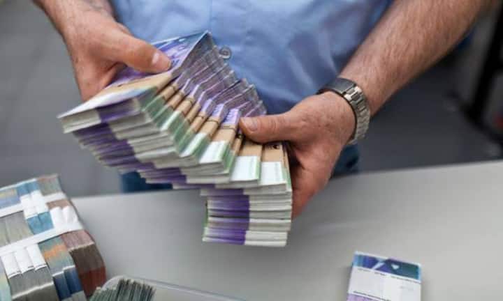 Auf Platz drei Kreditinstitute und Banken mit einem durchschnittlichen Gesamtsalär von 203'000 Franken.