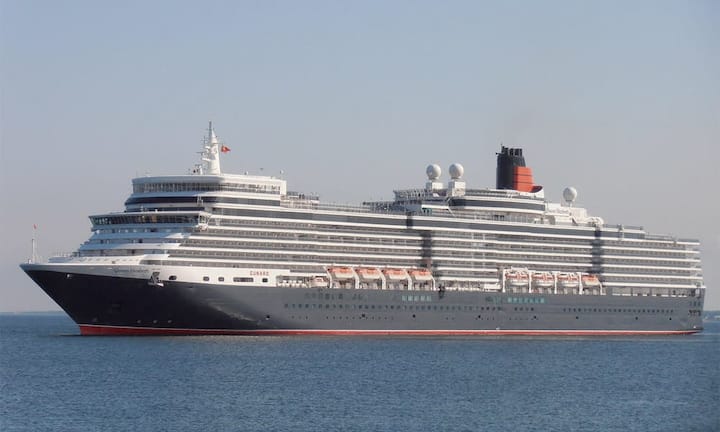 Gold für die «Queen Elizabeth». Sie kommt aus dem Hause Cunard, ist seit vier Jahren unterwegs und kann 2068 Personen beherbergen.
Bild: zvg, facebook
Methode: Eigene Erfahrungen des Autors an Bord, Umfrage bei 35 Cruise-Profis sowie Einbezug der Wertungen relevanter Fachpublikationen und Testportale; Höchstwert pro Kategorie: 10 Punkte; Maximalwert des Totals: 90 Punkte.