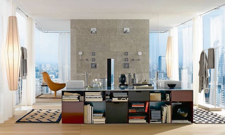 Urbane Oase: Der Armaturenhersteller Hansgrohe arbeitet für die Designermarke Axor mit Szenegrössen wie Philippe Starck oder Patricia Urquiola zusammen. Die Liaison mit dem italienischen Designer und Architekten Antonio Citterio dauert schon ein Jahrzehnt. Zum Jubiläum entwickelte Citterio die Badkollektion Axor Citterio M, inspiriert vom modernen Leben der Metropole Mailand, wo er wohnt und arbeitet.